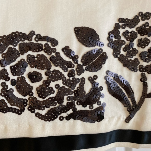 White House Black Market Cream Pencil skirt - Picture 7 of 7